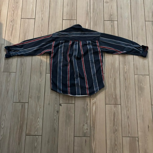 Chaps Ralph Lauren collared button down shirt. - Picture 2 of 3